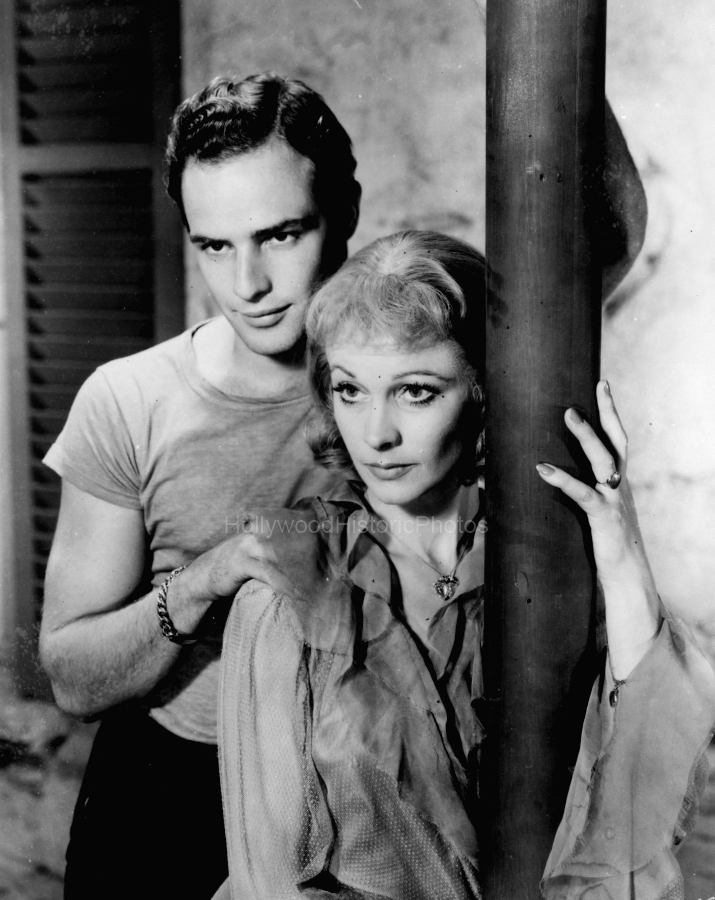 Marlon Brando 1951 A Streetcar Named Desire Vivien Leigh wm.jpg